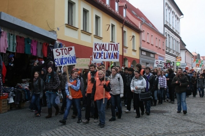 Studenti rumburského gymnázia usilují o nesloučení své školy s odbornými školami v Rumburku. Foto: V. Černý Studenti rumburského gymnázia usilují o nesloučení své školy s odbornými školami v Rumburku. Foto: V. Černý